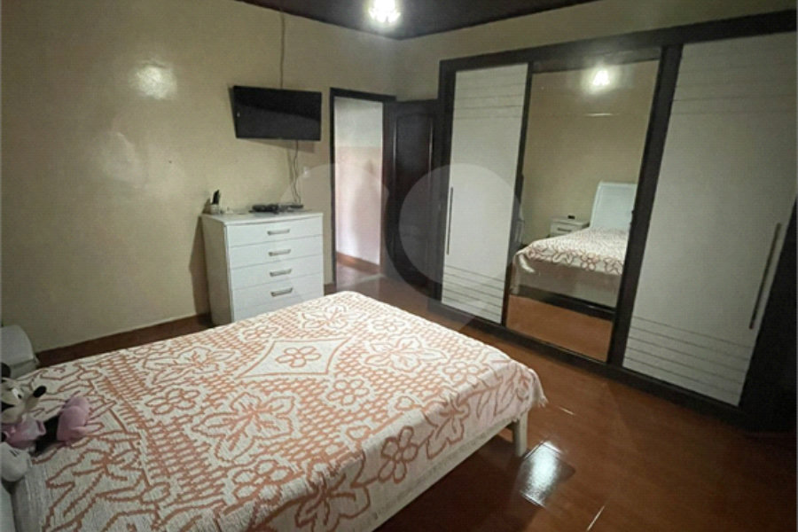 Sobrado à venda com 5 quartos, sendo 1 suíte,  em Vila Gustavo, São Paulo, SP