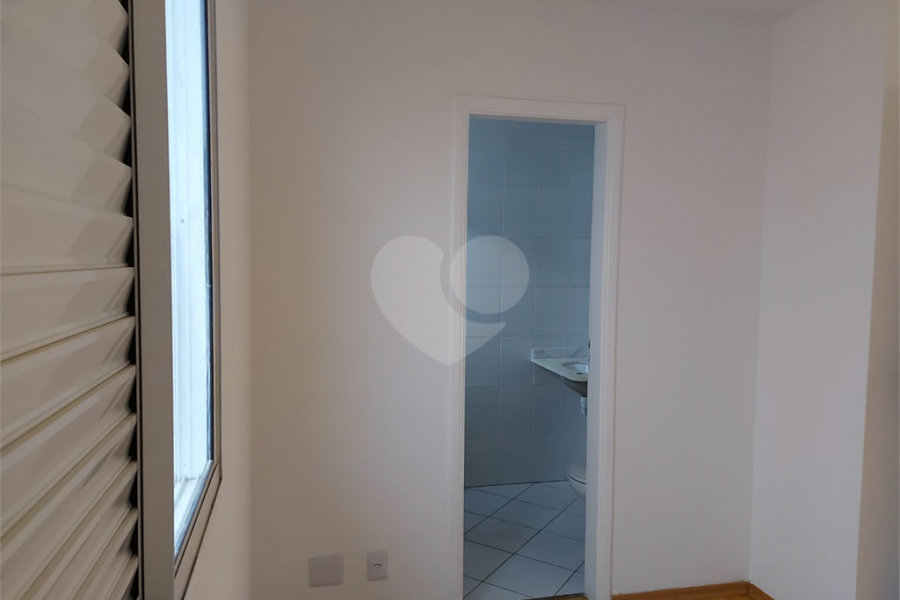 Casa à venda com 3 quartos, sendo 1 suíte, no condomínio Vila das Macieiras, São Paulo - SP