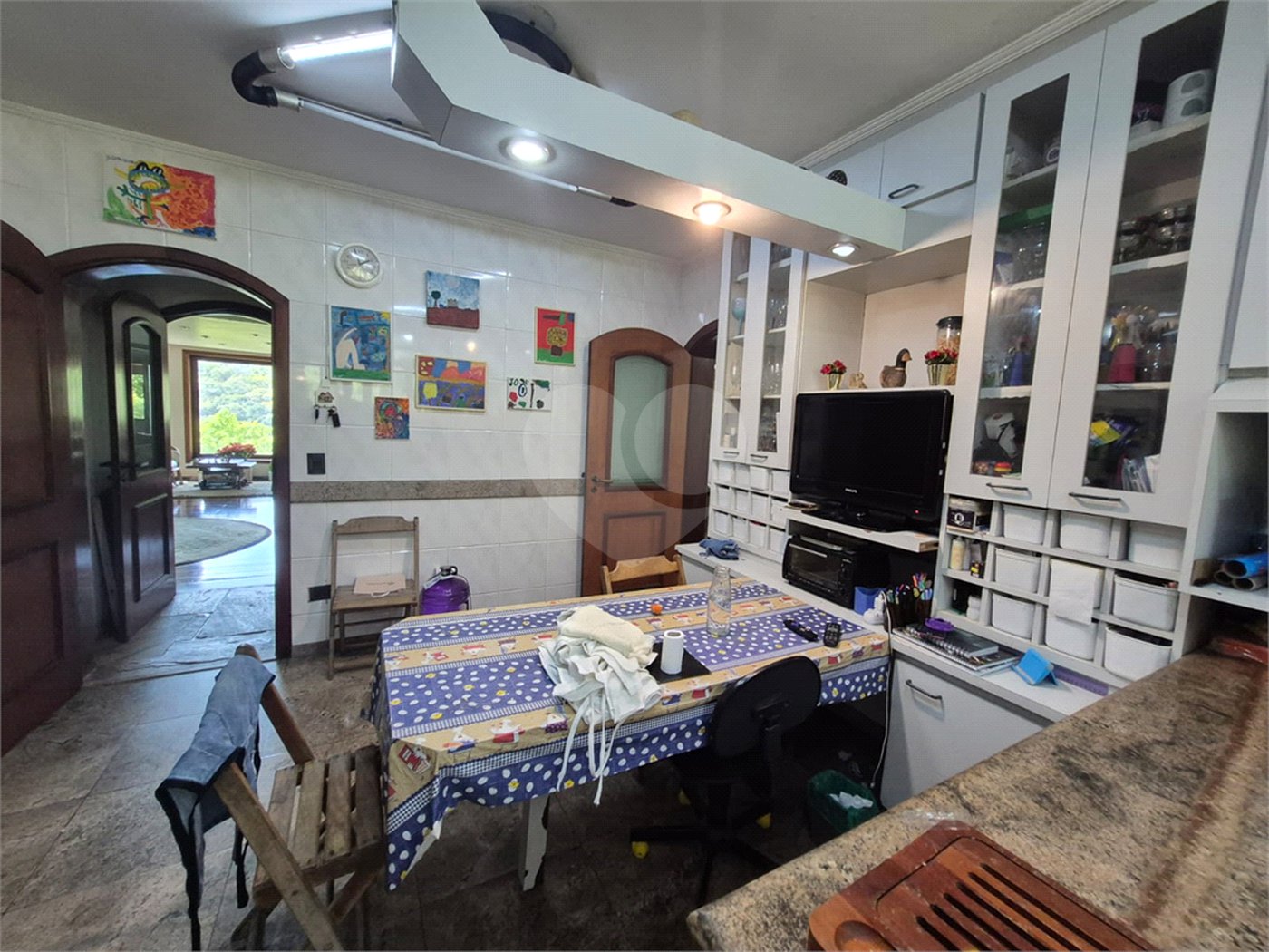 Casa à venda com 3 quartos, sendo 4 suítes, no condomínio Alpes da Cantareira, Mairiporã - SP