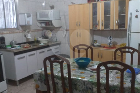 Sobrado à venda com 3 quartos em Parque Vitória, São Paulo, SP