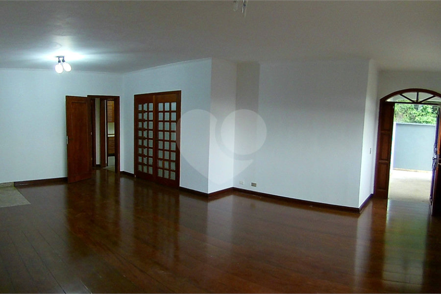 Sobrado à venda com 3 quartos, sendo 1 suíte, em Tremembé, São Paulo, SP