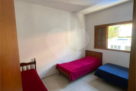 Casa à venda com 5 quartos, sendo 3 suítes,  no condomínio Flamboyant, Atibaia - SP
