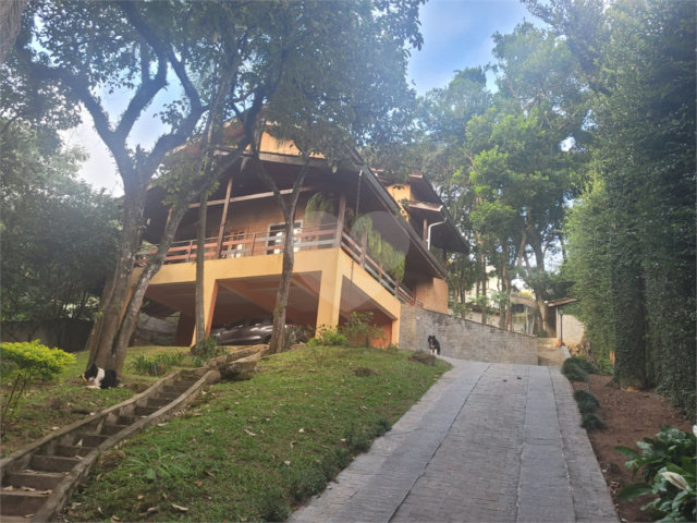 Sobrado à venda com 4 quartos, sendo 2 suítes,  em Serra da Cantareira, Mairiporã, SP