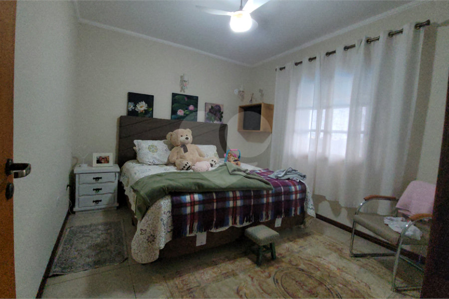 Sobrado à venda com 4 quartos, sendo 2 suítes, no Centro, Mairiporã, SP