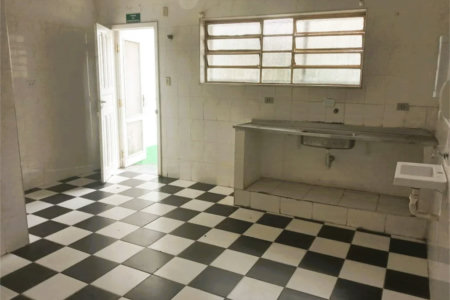 Casa à venda ou para alugar com 7 quartos, sendo 2 suítes, em Jardim Peri Peri, São Paulo, SP