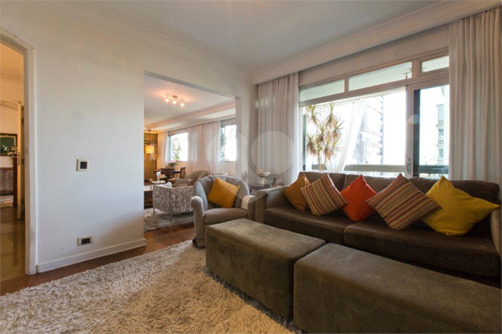 Apartamento à venda com 4 quartos, sendo 3 suítes, em Campo Belo, São Paulo, SP