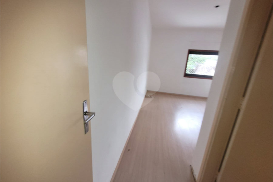 Casa à venda com 3 quartos, sendo 1 suíte, em Parque Maria Domitila, São Paulo, SP