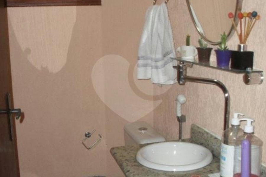Sobrado à venda com 3 quartos, sendo 1 suíte, em Artur Alvim, São Paulo, SP
