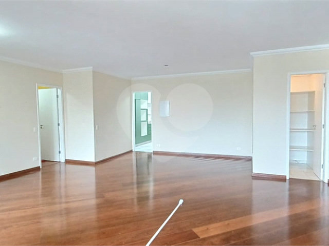 Apartamento à venda com 3 quartos, sendo 1 suíte,  em Morumbi, São Paulo, SP