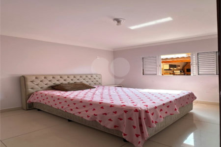 Sobrado à venda com 4 quartos, sendo 1 suíte, em Wanel Ville, Sorocaba, SP
