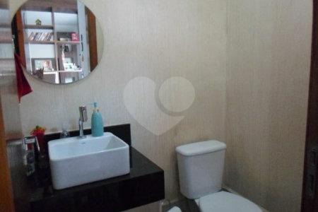 Casa à venda com 3 quartos, sendo 1 suíte,  no condomínio Fernandes, São Paulo - SP