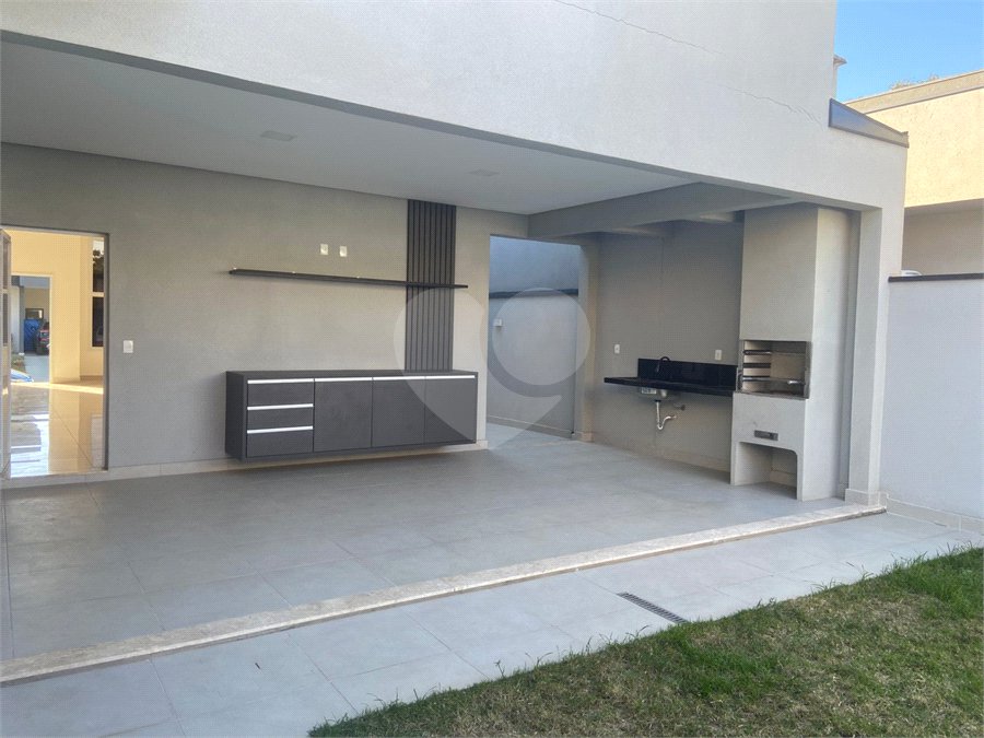 Casa à venda com 3 quartos, sendo 1 suíte,  no condomínio Terras do Vale, Caçapava - SP