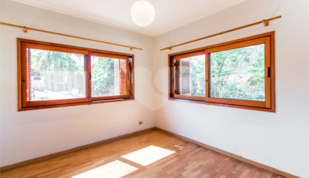 Sobrado à venda com 4 quartos, sendo 1 suíte,  em Jardim Marajoara, São Paulo, SP