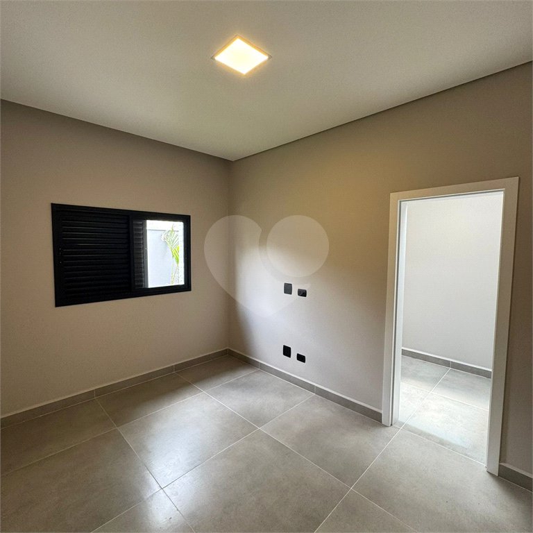 Casa à venda com 3 quartos, sendo 1 suíte, no condomínio Condomíno Helena Maria, Sorocaba - SP