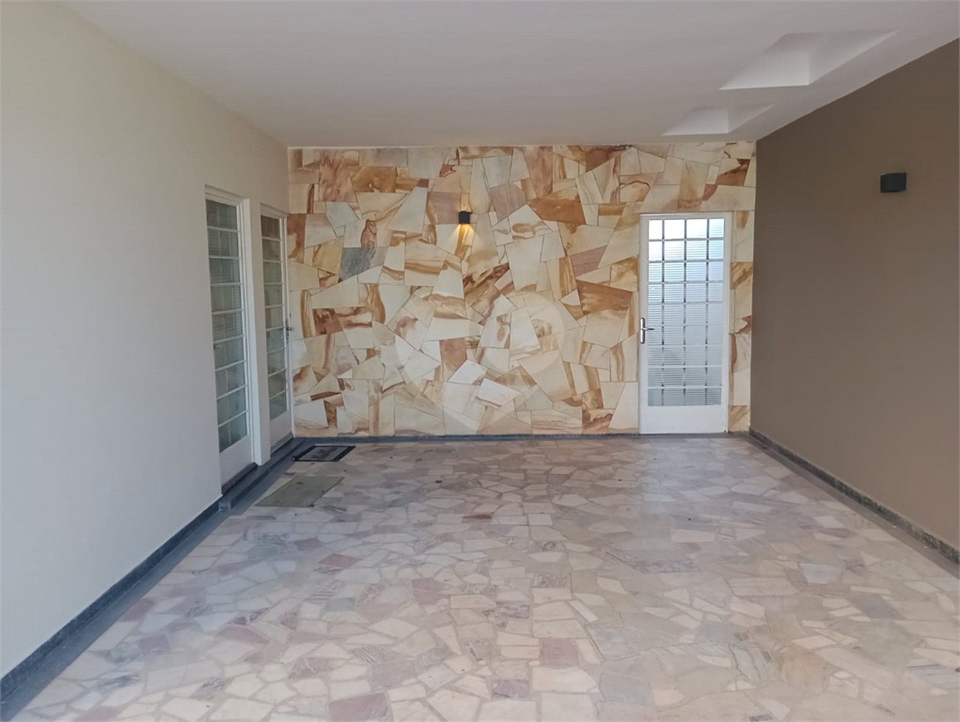 Casa à venda com 4 quartos, sendo 1 suíte, em Vila Rosa, Itapetininga, SP