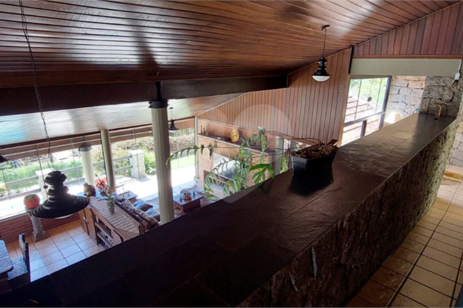 Casa à venda com 3 quartos, sendo 2 suítes, no condomínio Alpes de Caieiras, Caieiras - SP