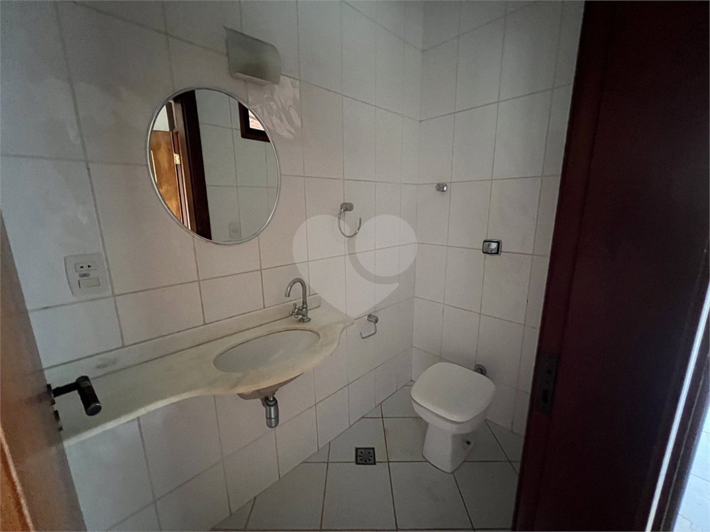 CASA COM 3 QUARTOS NO CONDOMÍNIO GRAND VILLE