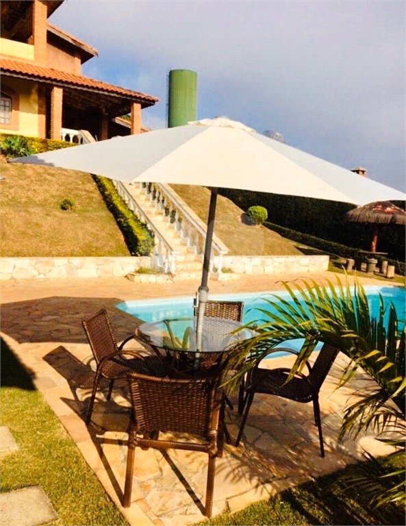 Casa à venda com 3 quartos, sendo 1 suíte,  no condomínio Vista Alegre, Bom Jesus dos Perdões - SP