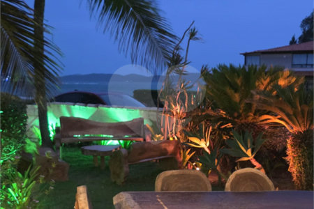 Casa à venda com 5 quartos, sendo 1 suíte,  em Praia Rasa, Armação dos Búzios, RJ