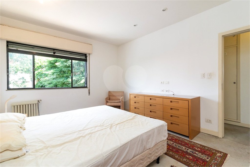 Casa à venda com 4 quartos, sendo 1 suíte, em Jardim Novo Mundo, São Paulo, SP