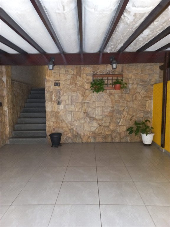 Sobrado à venda com 3 quartos em Jardim Marisa, São Paulo, SP