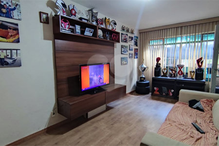 Sobrado à venda com 3 quartos, sendo 1 suíte,  em Chácara Santo Antônio, São Paulo, SP