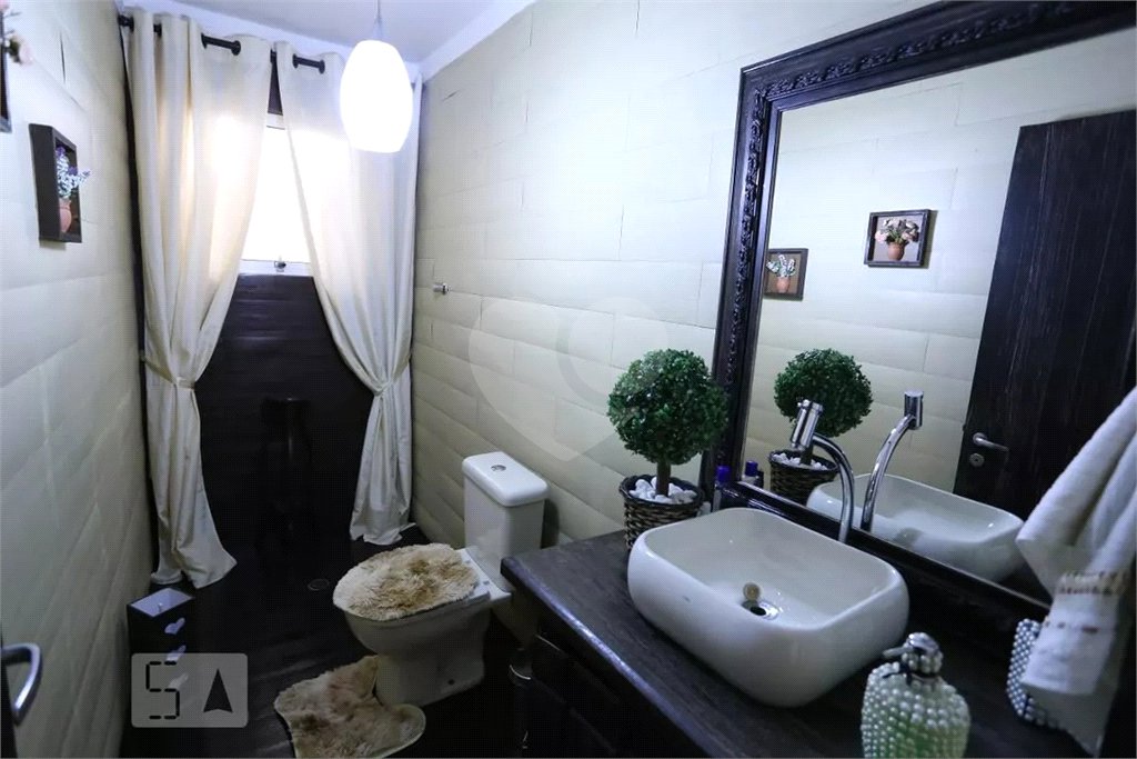 Sobrado à venda com 6 quartos, sendo 5 suítes, em Vila Paranaguá, São Paulo, SP