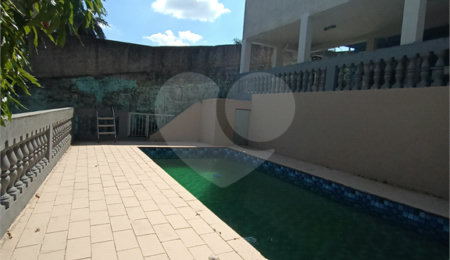 Casa à venda com 4 quartos, sendo 1 suíte,  no condomínio Shangri-la, Atibaia - SP