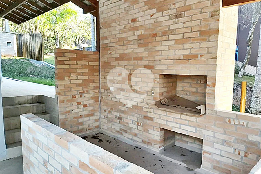Casa à venda com 4 quartos, sendo 3 suítes, no condomínio Cantareira, Mairiporã - SP