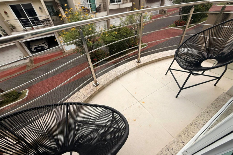 Casa à venda com 4 quartos, sendo 2 suítes, no condomínio Florada da Serra, São Paulo - SP