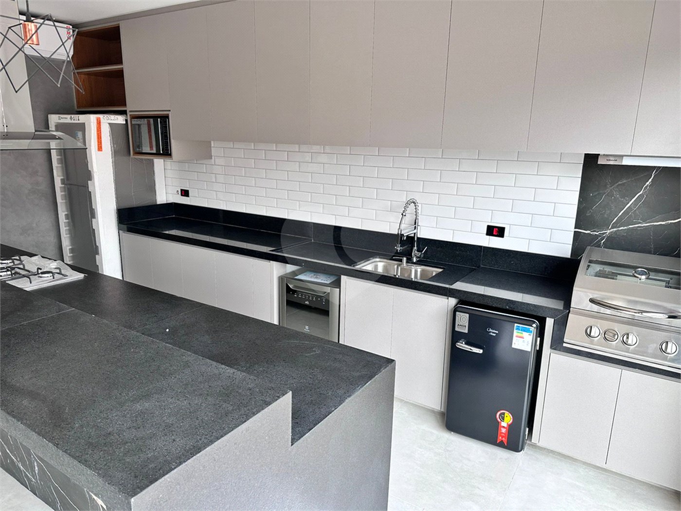 Casa à venda com 3 suítes no condomínio Residencial Central Parque, Salto - SP