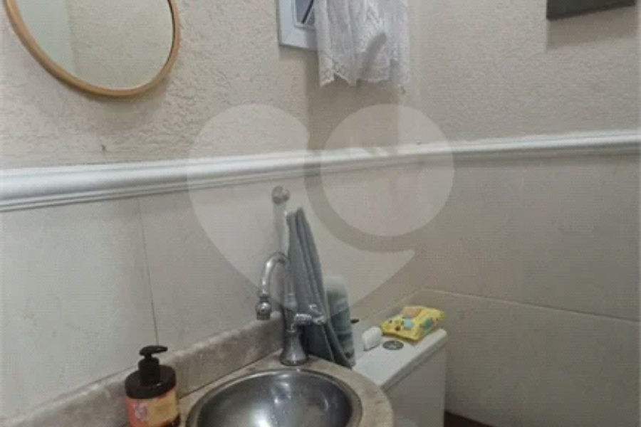 Casa à venda com 3 quartos, sendo 1 suíte, no condomínio Santanna, São Paulo - SP
