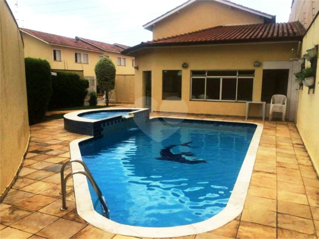 Casa à venda com 3 quartos, sendo 1 suíte,  no condomínio Vila das Macieiras, São Paulo - SP