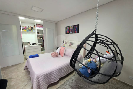 Sobrado à venda com 6 quartos, sendo 3 suítes, em Santa Teresinha, São Paulo, SP