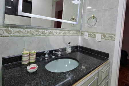 Apartamento à venda com 2 quartos, sendo 1 suíte,  em Laranjeiras, Rio de Janeiro, RJ