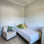 Casa à venda com 4 quartos, sendo 2 suítes, no condomínio Residencial Jardim Primavera, Louveira - SP