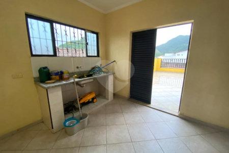 Casa à venda com 3 quartos, sendo 1 suíte, em Vila Valença, São Vicente, SP