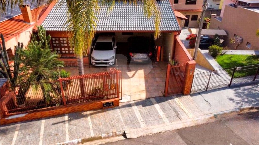 Casa à venda com 3 quartos, sendo 1 suíte, no Centro, Vinhedo, SP