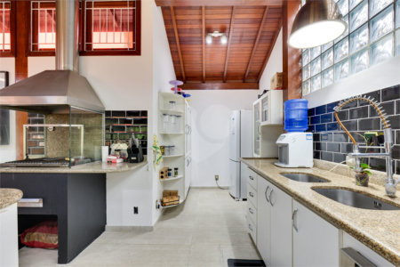 Casa à venda com 4 suítes em Chácara Monte Alegre, São Paulo, SP