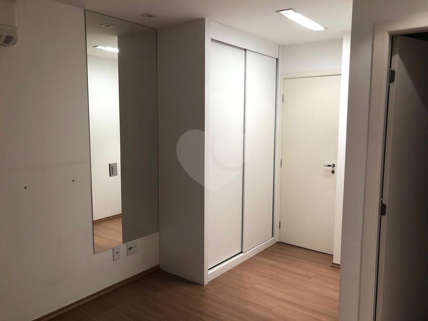 Apartamento à venda com 3 quartos, sendo 2 suítes,  em Paraíso do Morumbi, São Paulo, SP