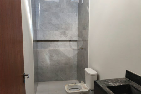 Casa à venda com 3 quartos, sendo 1 suíte, no condomínio Tivolli, Itapetininga - SP
