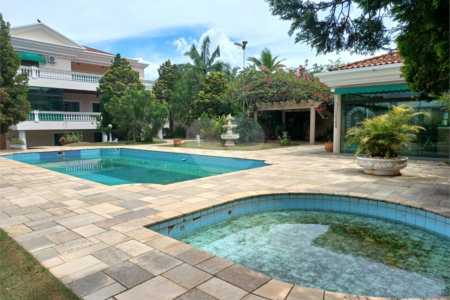 Casa à venda com 6 suítes no condomínio Portal da Raposo, Sorocaba - SP
