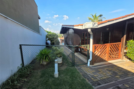 Casa à venda com 3 quartos, sendo 1 suíte, no condomínio Estância Marambaia, Vinhedo - SP