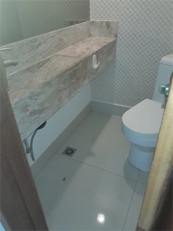 Casa à venda ou para alugar com 4 suítes em Chácaras São Carlos, Cotia, SP