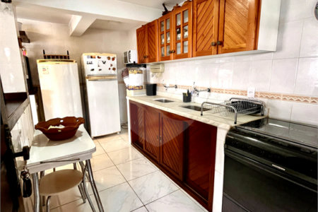 Casa à venda com 6 quartos, sendo 5 suítes,  em Alto de Búzios, Armação dos Búzios, RJ