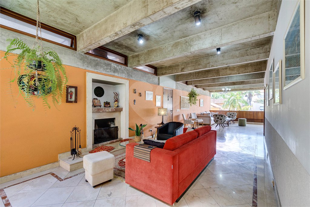 Sobrado à venda com 4 quartos, sendo 1 suíte, em Alto da Boa Vista, São Paulo, SP