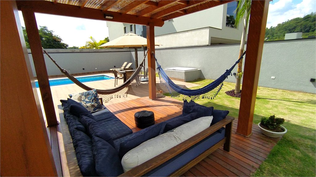 Casa à venda com 3 suítes no condomínio Reserva dos Vinhedos, Louveira - SP