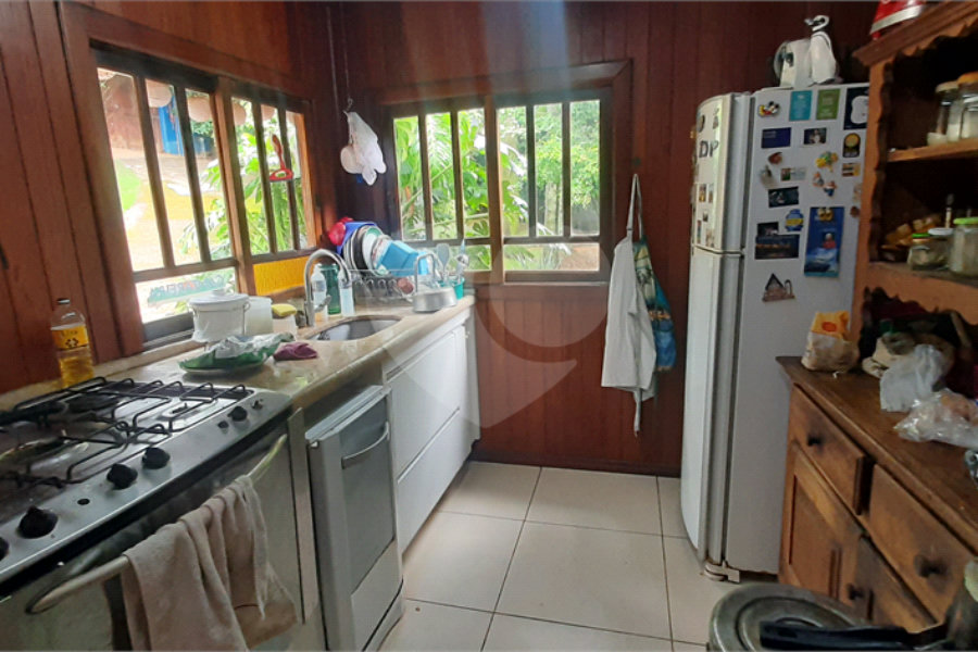 Casa à venda com 4 quartos, sendo 2 suítes, no condomínio Associação Reserva das Hortênsias, Mairiporã - SP