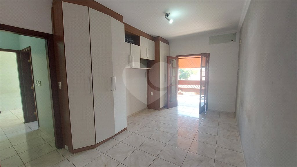 Sobrado à venda com 3 quartos, sendo 1 suíte, em Wanel Ville, Sorocaba, SP