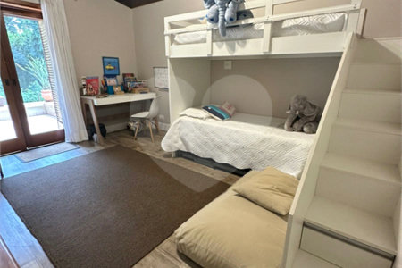 Casa à venda com 4 quartos, sendo 2 suítes,  no condomínio Chacara Marques, Santana de Parnaíba - SP